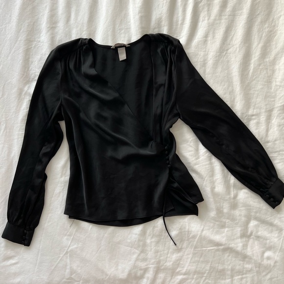 Black silky top with button detail - Picture 2 of 4